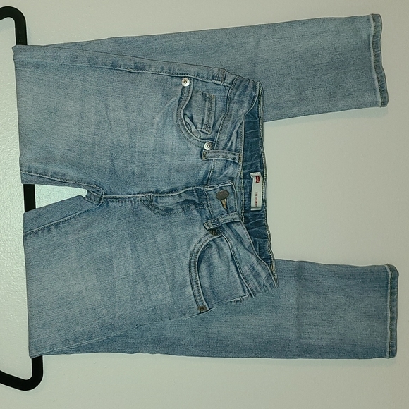 Girls Light Wash Levis - Picture 3 of 8